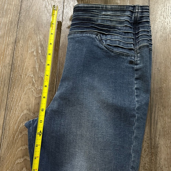 Jennifer Hudson Jeans - Picture 11 of 12